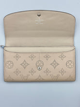 Load image into Gallery viewer, Louis Vuitton Mahina Iris wallet monogram