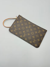 Load image into Gallery viewer, Louis Vuitton Neverfull Monogram pouch with strap