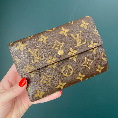 LV ETUI PASSPORT WALLET TRIFOLD