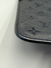 Load image into Gallery viewer, Louis Vuitton Carryall MM black monogram with pouch