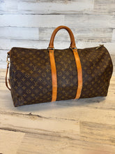 Load image into Gallery viewer, Louis Vuitton Keepall 55 Bandouliere bag with non braned strap