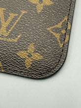 Load image into Gallery viewer, Louis Vuitton Neverfull Monogram pouch with strap
