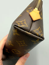 Load image into Gallery viewer, Louis Vuitton Cosmetic Pouch MM monogram