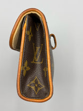Load image into Gallery viewer, Louis Vuitton Florentine pochette waistbag
