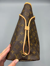 Load image into Gallery viewer, Louis Vuitton Neverfull MM monogram