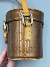 Load image into Gallery viewer, Louis Vuitton Astor Mini Vernis gold bucket bag