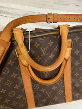 Load image into Gallery viewer, Louis Vuitton Keepall 55 Bandouliere monogram bag with strap