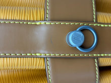 Load image into Gallery viewer, Louis Vuitton Sac Twist marigold epi with pouch and strap