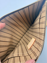 Load image into Gallery viewer, Louis Vuitton Neverfull Monogram pouch with strap