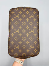 Load image into Gallery viewer, Louis Vuitton NeoNoe bucket bag with strap