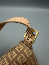 Load image into Gallery viewer, Fendi Large Mamma Baguette soft pink