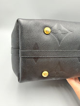 Load image into Gallery viewer, Louis Vuitton Carryall MM black monogram with pouch