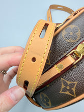 Load image into Gallery viewer, Louis Vuitton Boite Chapeau Souple Bag monogram bag