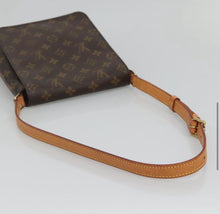 Load image into Gallery viewer, Louis Vuitton Musette Salsa shoulder bag