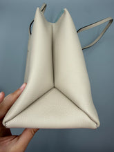 Load image into Gallery viewer, Louis Vuitton LockMe Beige and pink tote