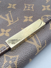 Load image into Gallery viewer, Louis Vuitton Favorite PM Monogram Crossbody with chain