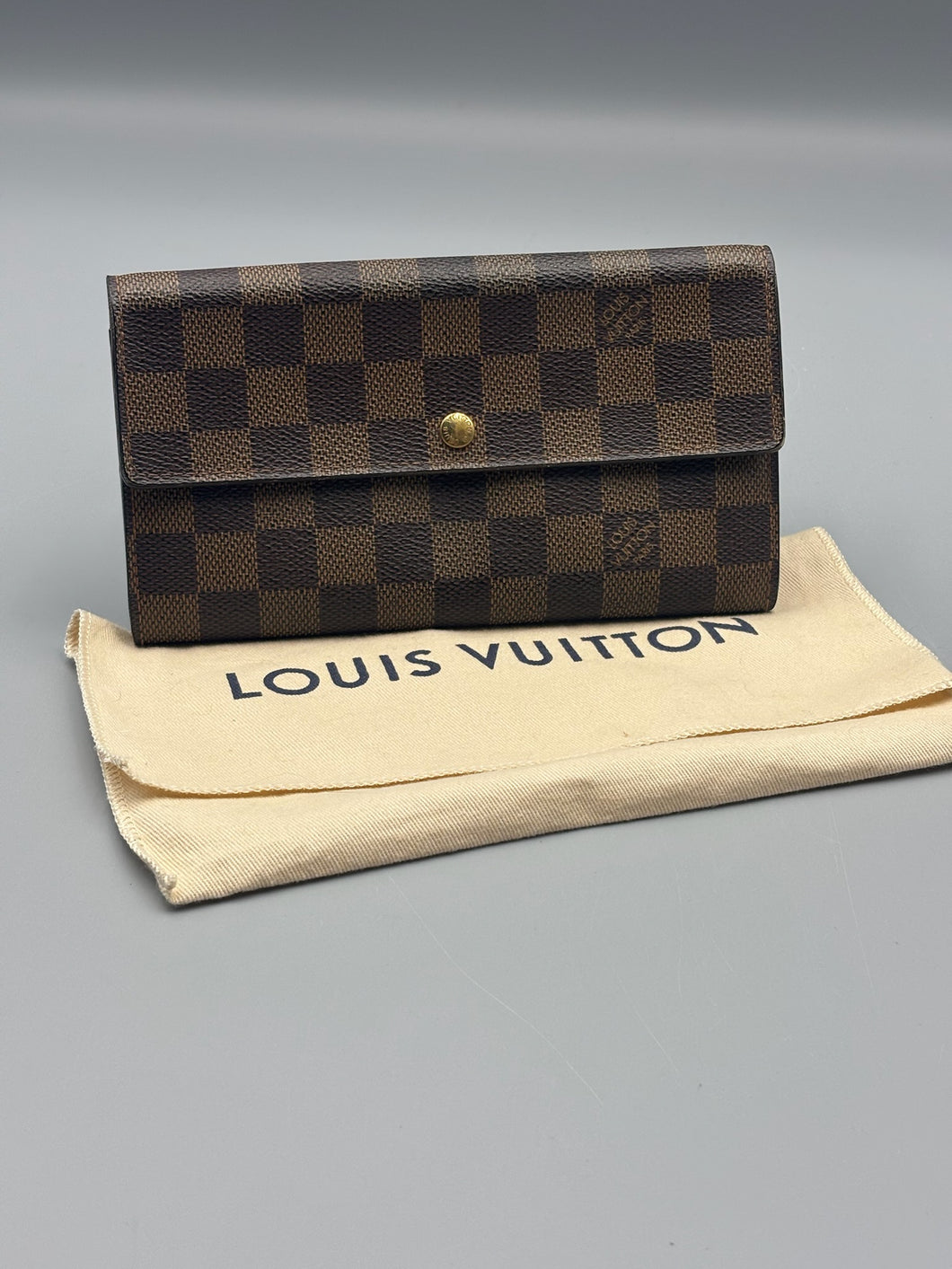 Louis Vuitton Sarah wallet ebene