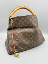 Load image into Gallery viewer, Louis Vuitton Artsy MM monogram with charm