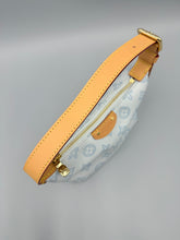 Load image into Gallery viewer, Louis Vuitton Pochette Hills Blue Courrier tote with luggage tag