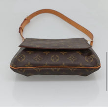 Load image into Gallery viewer, Louis Vuitton Musette Salsa shoulder bag