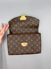 Load image into Gallery viewer, Louis Vuitton Saint placide monogram with caramel and chain