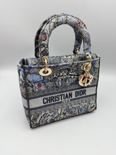 Load image into Gallery viewer, Christian Dior Lady D-Lite embroidered Medium tote with strap