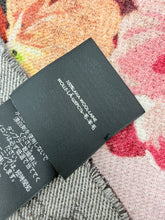 Load image into Gallery viewer, Gucci Blooms Pink wool scarf