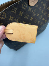 Load image into Gallery viewer, Louis Vuitton Graceful PM monogram