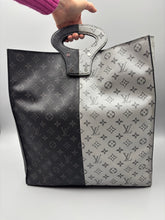 Load image into Gallery viewer, 🖤LIMITED EDITION🖤Louis Vuitton Split North South monogram tote