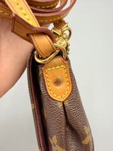 Load image into Gallery viewer, Louis Vuitton Favorite PM monogram crossbody with chain