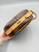 Load image into Gallery viewer, Louis Vuitton Boite Chapeau Souple Bag monogram bag
