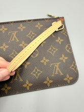 Load image into Gallery viewer, Louis Vuitton Neverfull Monogram pouch with strap