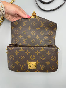 Louis Vuitton East West Pochette metis monogram with strap and chain