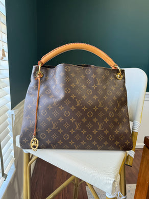 Louis Vuitton Artsy MM monogram with keychain