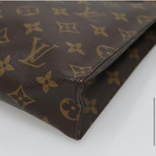 Load image into Gallery viewer, Louis Vuitton Vintage Toiletry pouch 26 monogram