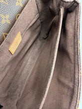 Load image into Gallery viewer, Louis Vuitton Pochette Metis monogram with strap