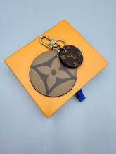 Load image into Gallery viewer, Louis Vuitton Reverse monogram Porte Cle Illustre key charm