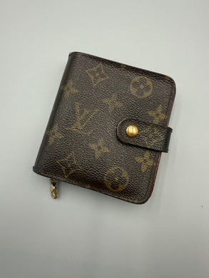 Louis Vuitton snap wallet