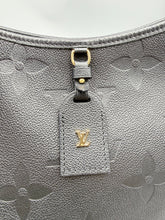 Load image into Gallery viewer, Louis Vuitton Carryall MM black monogram with pouch
