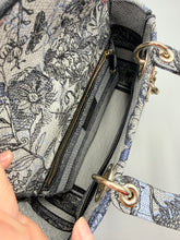 Load image into Gallery viewer, Christian Dior Lady D-Lite embroidered Medium tote with strap