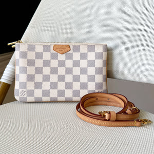 Louis Vuitton double Pochette azur with strap