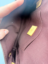 Load image into Gallery viewer, Louis Vuitton Favorite PM Monogram Crossbody with chain