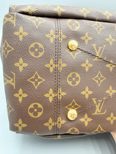Load image into Gallery viewer, Louis Vuitton Artsy MM monogram with charm