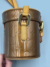 Load image into Gallery viewer, Louis Vuitton Astor Mini Vernis gold bucket bag