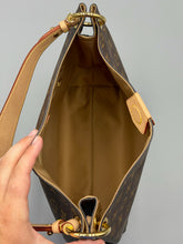 Load image into Gallery viewer, Louis Vuitton Graceful PM monogram