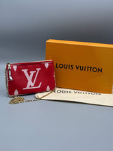 Load image into Gallery viewer, Louis Vuitton double Pochette rouge with strap