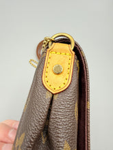 Load image into Gallery viewer, Louis Vuitton Favorite PM monogram crossbody with chain