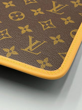 Load image into Gallery viewer, Louis Vuitton Carryall MM monogram with pouch