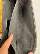 Load image into Gallery viewer, Louis Vuitton Reverse Pochette Metis Monogram with strap