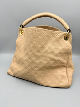 Load image into Gallery viewer, Louis Vuitton Artsy MM sand empreinte monogram